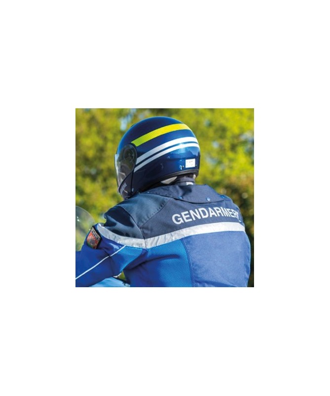 motard portant un blouson de la gendarmerie nationale