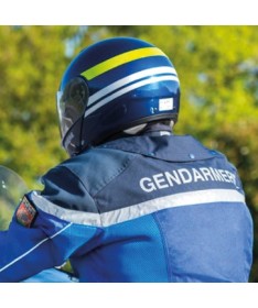 motard portant un blouson de la gendarmerie nationale