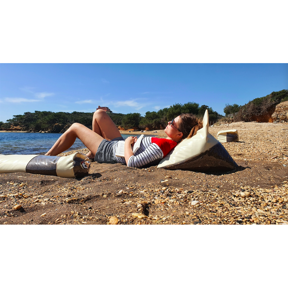 A de OLA permet de caler son dos une fois rempli de sable