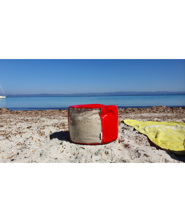 O de OLA sur la plage rempli de sable