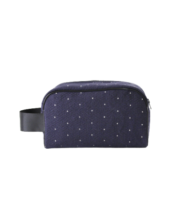 Face arrière de trousse de toilette en housse de siège Air France, bleu avec plumetis blancs.