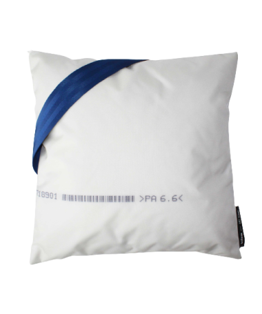 Face avant housse de coussin en airbag blanc avec morceau de ceinture de sécurité bleu