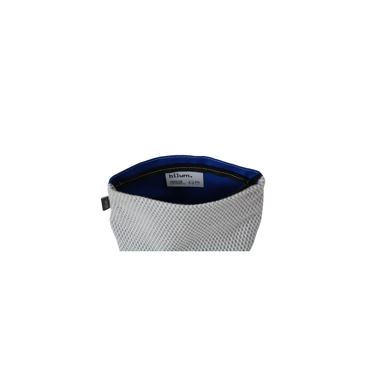 Vue de l'intérieur de la trousse isocèle avec son étiquette Vue de l'intérieur de la trousse isocèle avec son étiquette