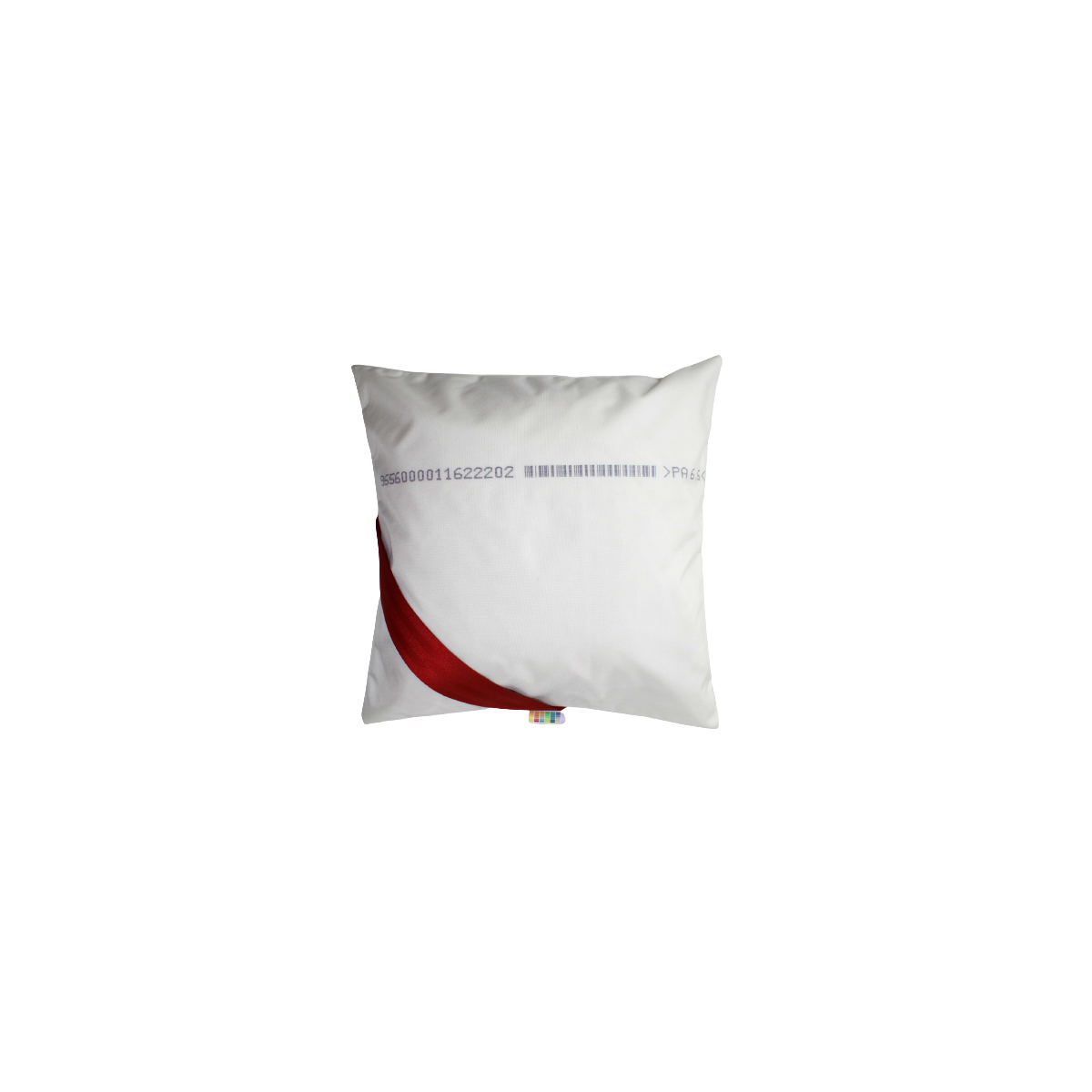 Face avant de la housse de coussin en toile d'airbag avec morceau de ceinture de sécurité rouge Face avant de la housse de coussin en toile d'airbag avec morceau de ceinture de sécurité rouge