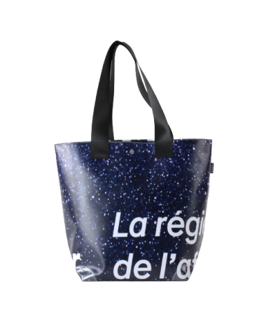 Face avant du cabalum en bâche publicitaire bleue avec de étoiles et des inscriptions planches