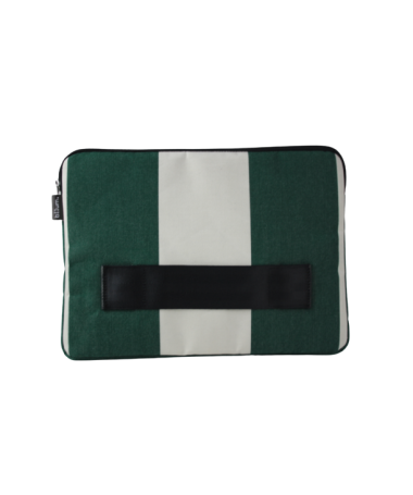Vue face avant housse 13.3" en toile de store à grosses rayures 2 vertes et 1 blanche, avec anse noire
