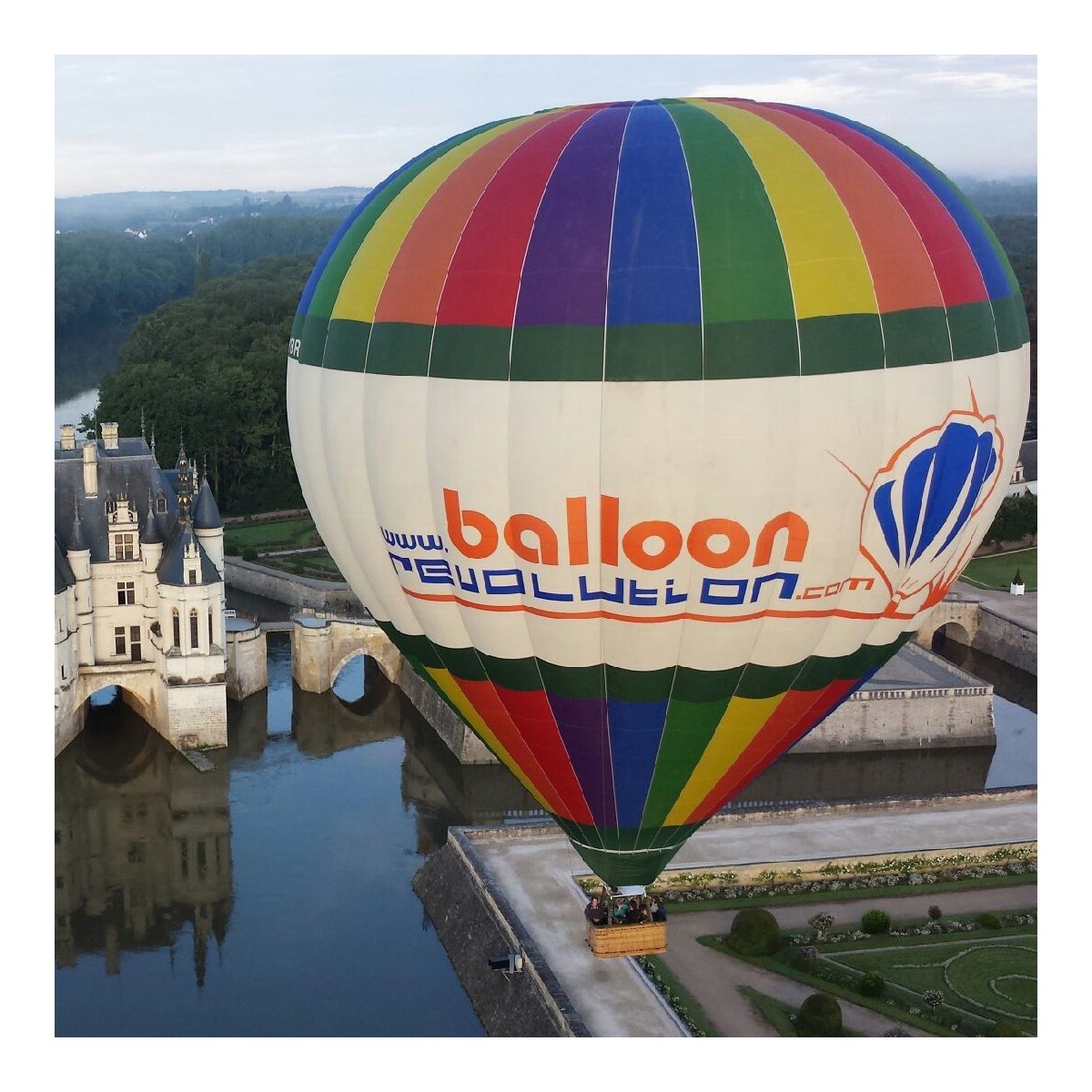 Photo de montgolfière multicolore