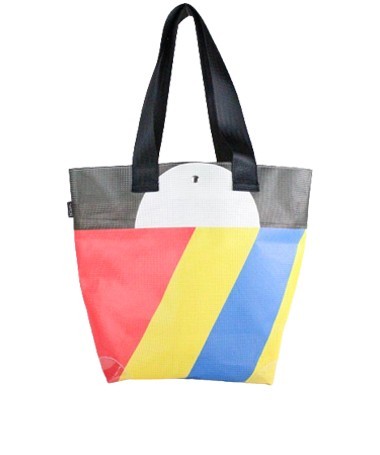 Cabalum multicolore issu de l'upcycling d'une toile événementielle