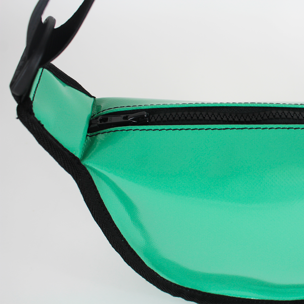 Belly bag Minot in mint green tarpaulin