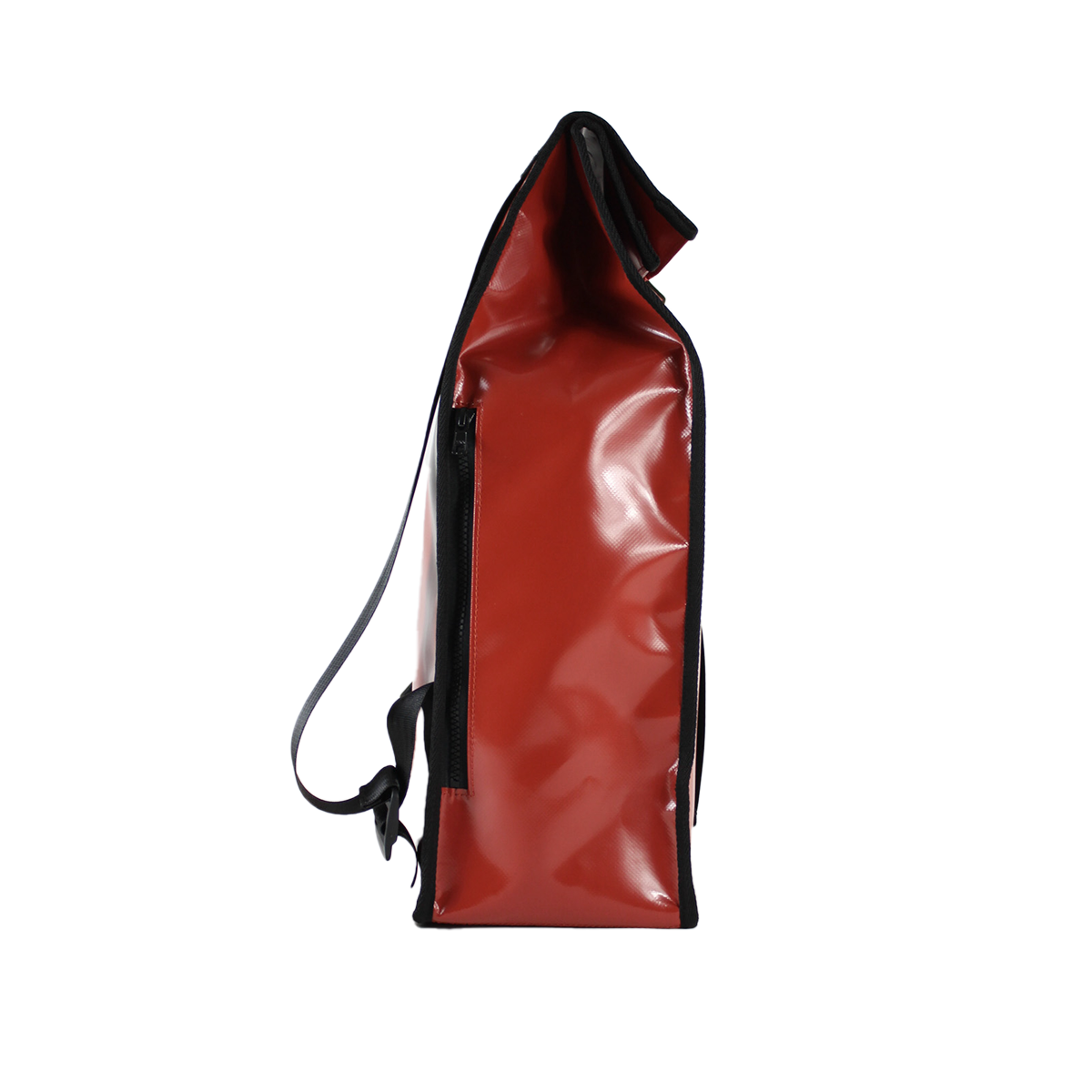 Sac à dos bâche|Vue de côté du sac à dos. Sac à dos upcyclé couleur rouille.