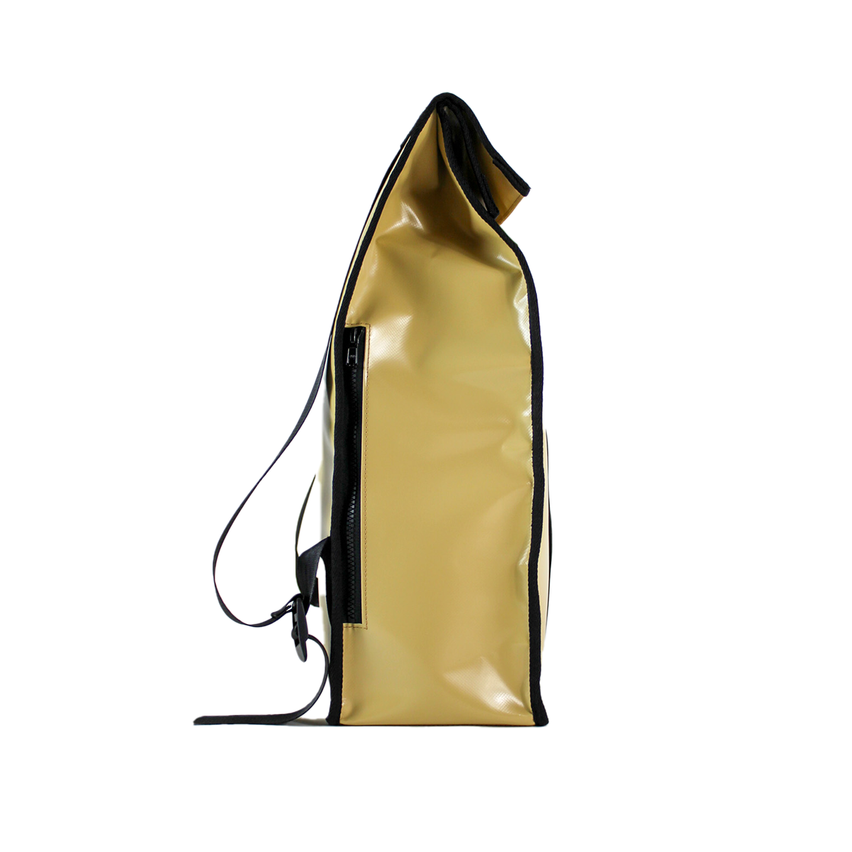 Sac à dos bâche|Vue de côté du sac à dos. Sac à dos upcyclé couleur beige.