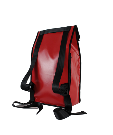 %product-name%%separator%Vue de dos du sac à dos. Sac à dos upcyclé couleur rouge.