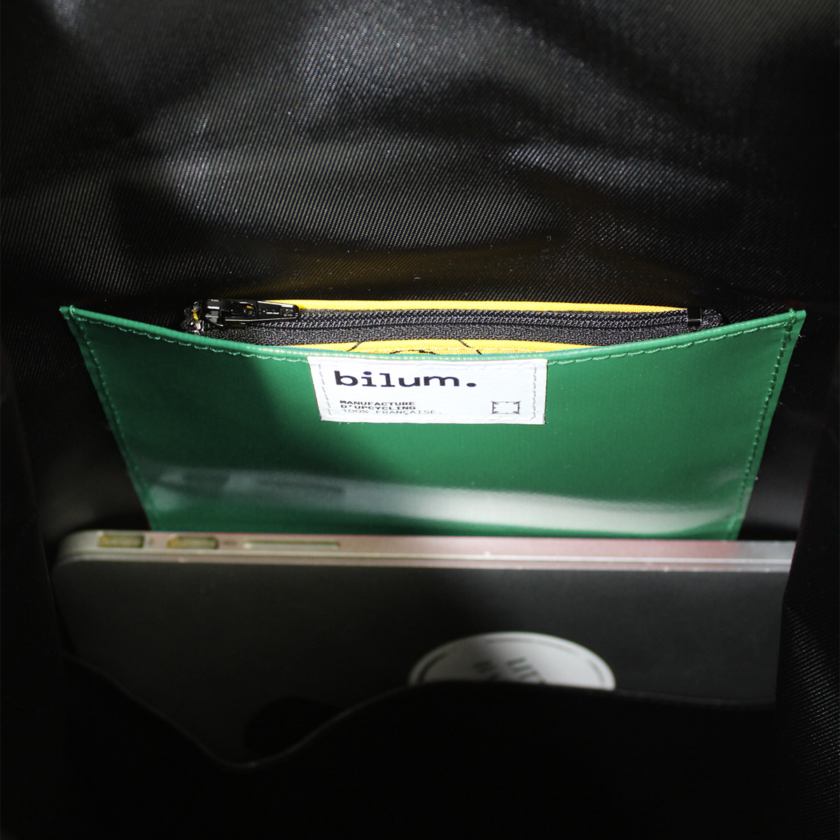 Doublure intérieur du sac à dos. Poche intérieure aux couleurs de la toile extérieure selon le sac à dos