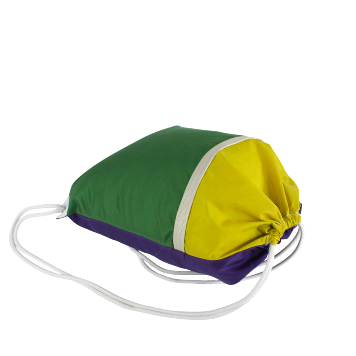 Sac cordon confectionné à partir d'une toile de montgolfière upcyclée.