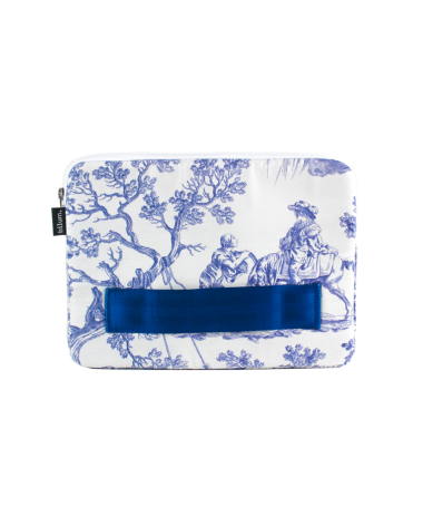 Housse bilum vue de face en toile de Jouy upcyclée, couleur bleu