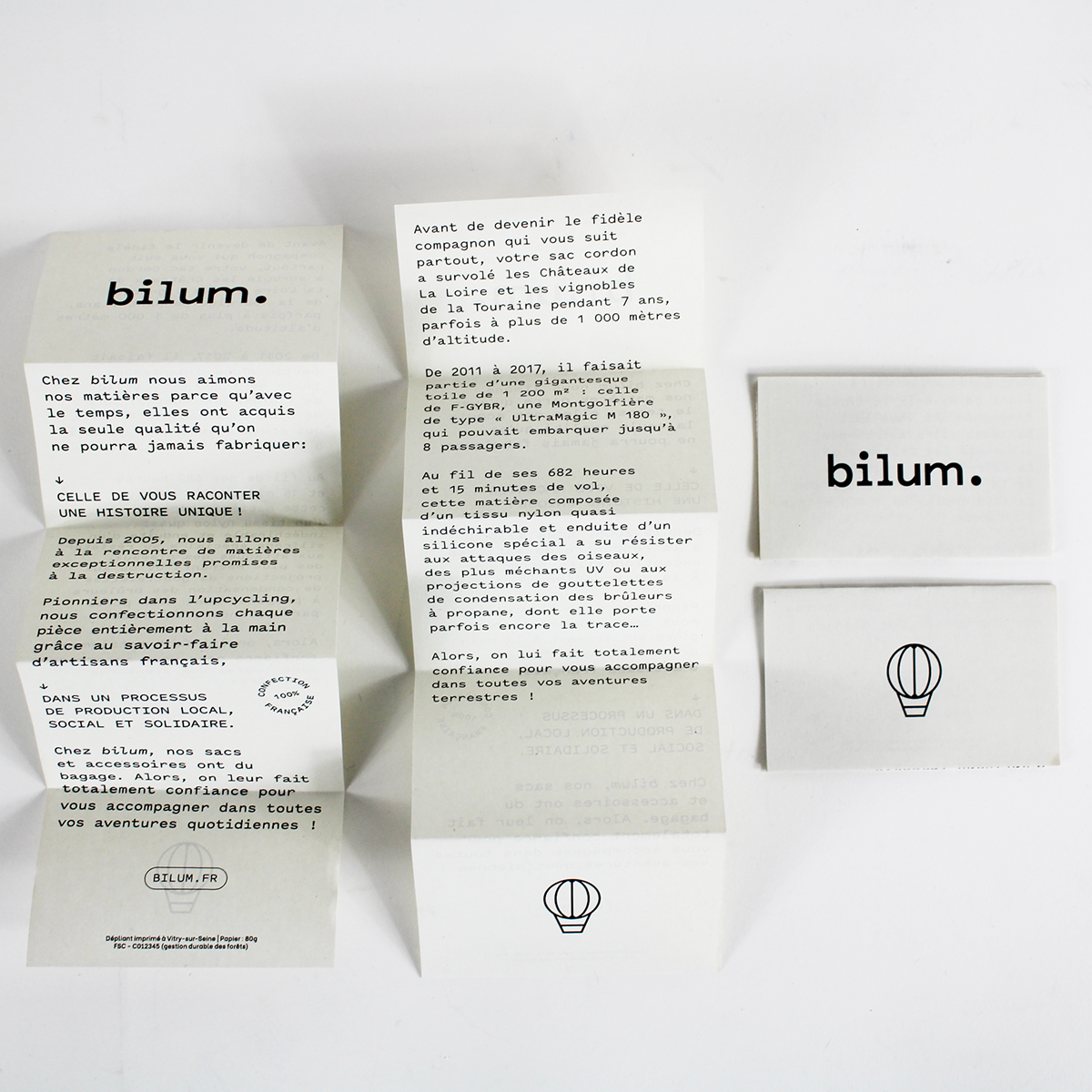 Toile de montgolfière upcyclée transformée en un sac cordon.